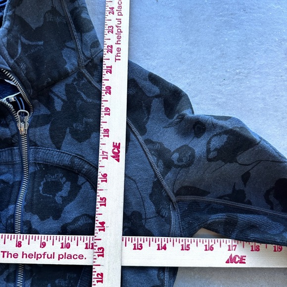 Lululemon Scuba Hoodie Womens 2 Blue Floral Embroidered Panel Athleasure Zip EUC - Picture 13 of 13